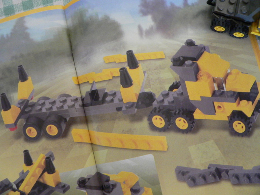 Designer Set 4096: csőrös kamion hosszú vontatmánnyal
