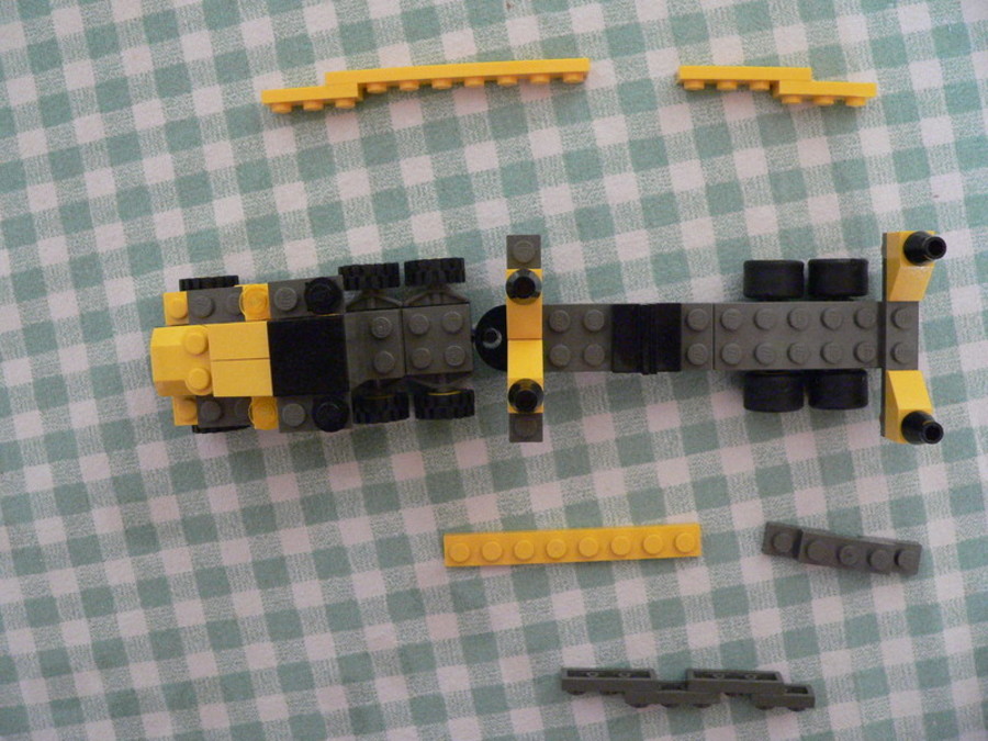 Designer Set 4096: csőrös kamion hosszú vontatmánnyal