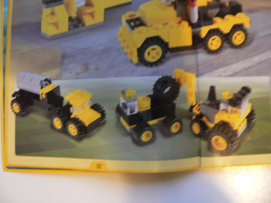 Designer Set 4096: két microteherautó egy microtraktorral
