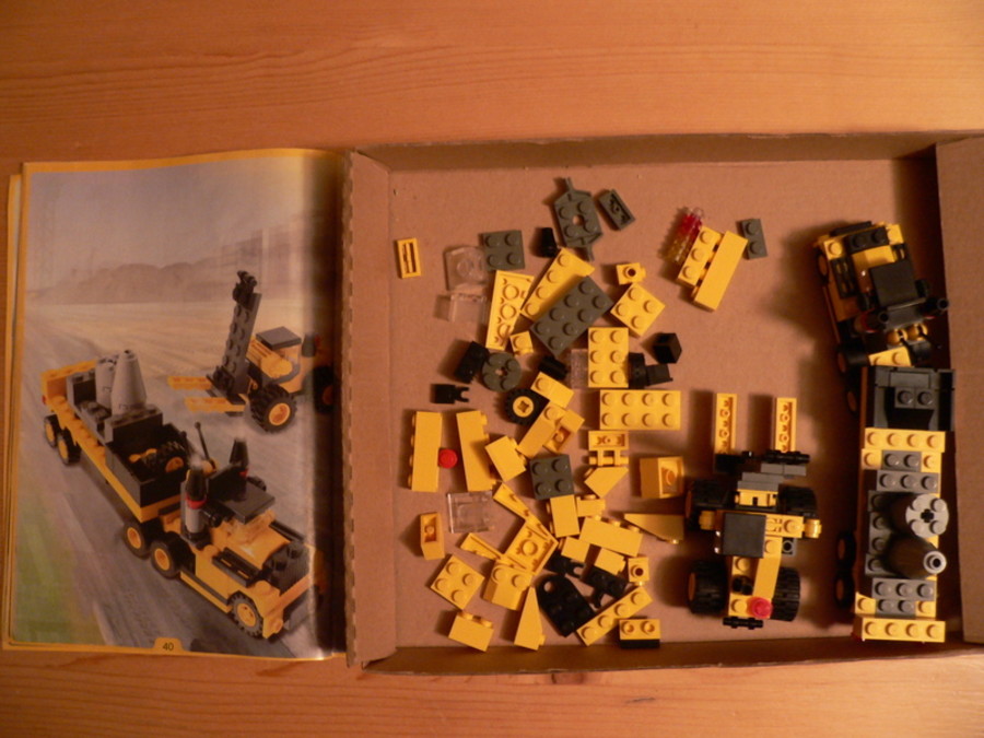 Designer Set 4096: profi csőrös vontatmányos kamion targoncával
