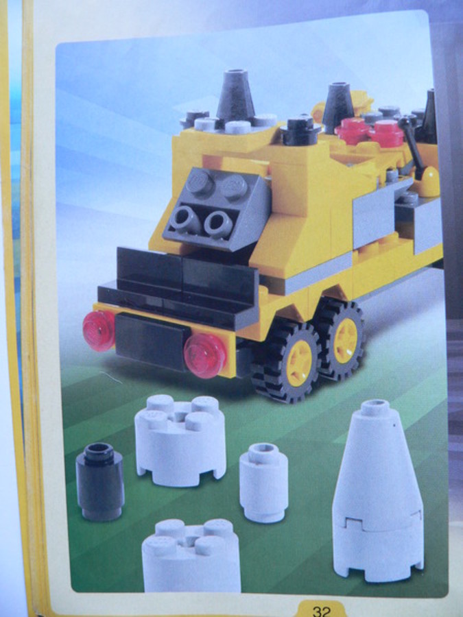 Designer Set 4096: A F1 trailer és a kukásautó találkozása