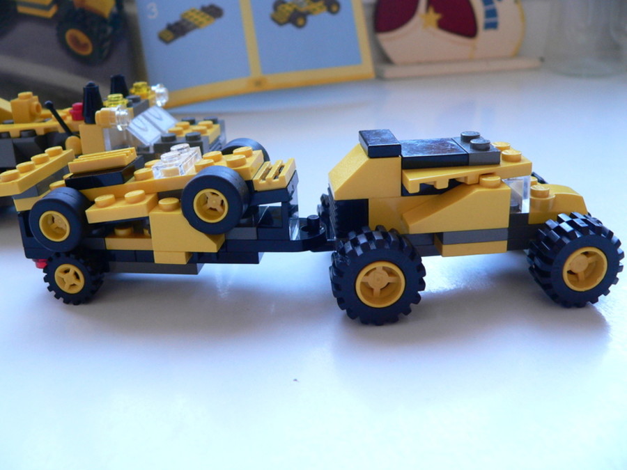 Designer Set 4096: A F1 trailer és a kukásautó találkozása
