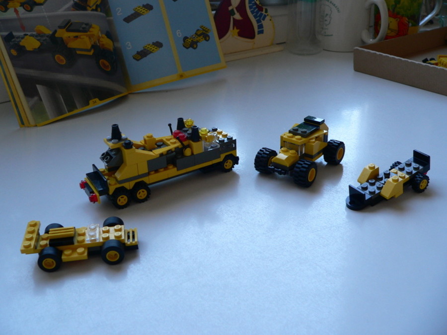 Designer Set 4096: A F1 trailer és a kukásautó találkozása