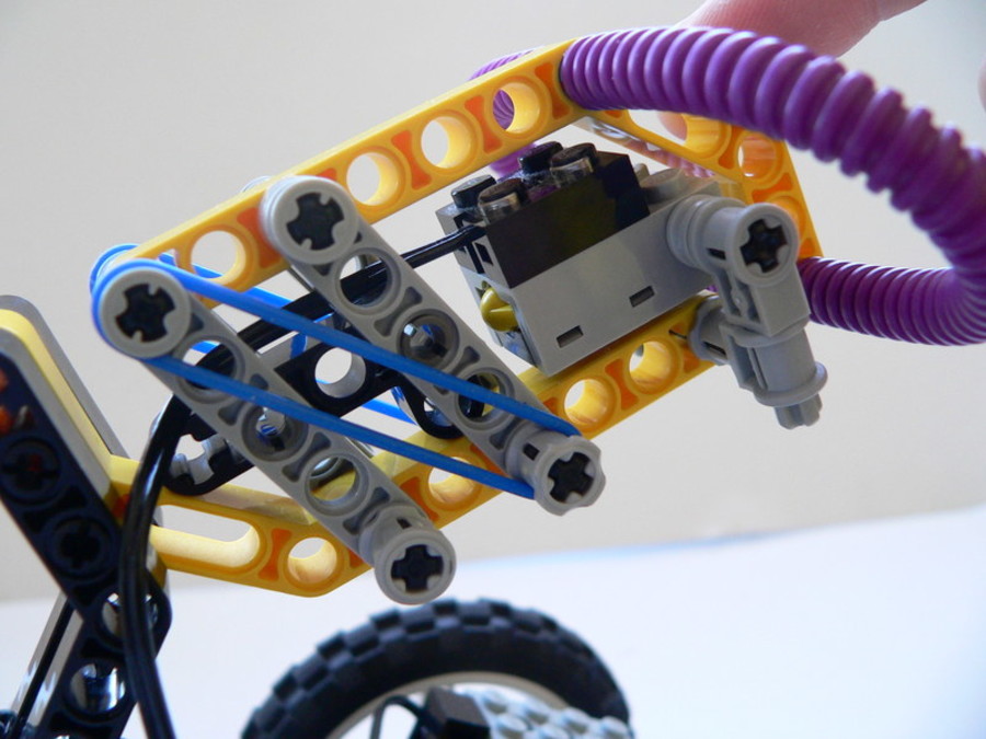 3804 RCX 2.0: labdázós Acrobot