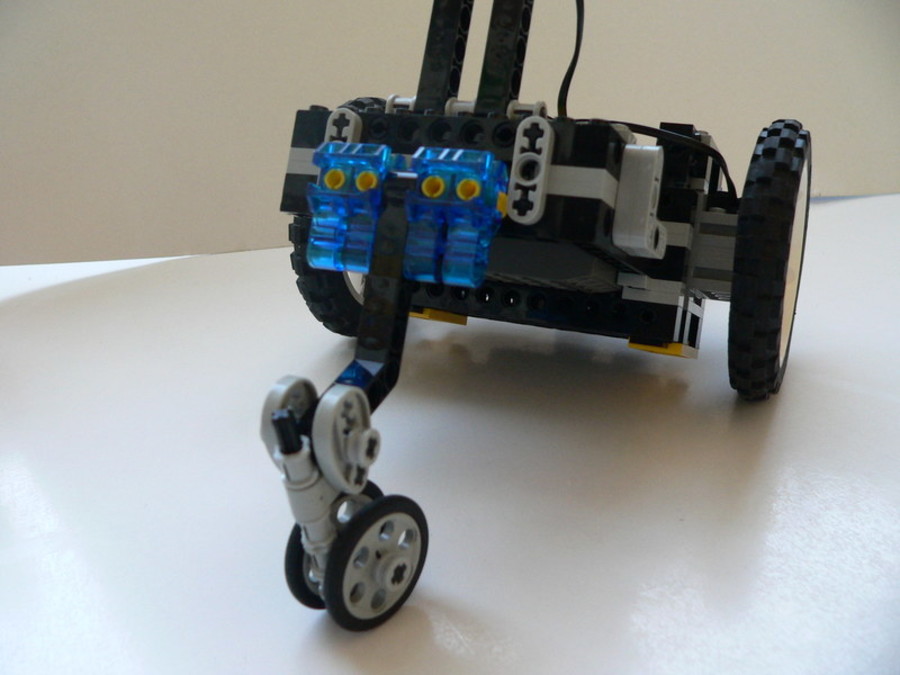 3804 RCX 2.0: labdázós Acrobot