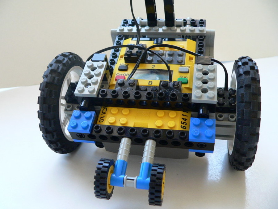 3804 RCX 2.0: labdázós Acrobot