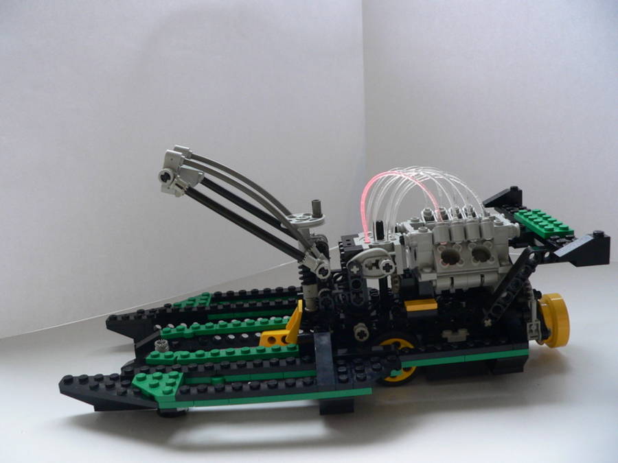 Technic 8456: hidroplane versenyhajó
