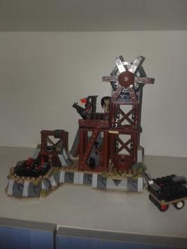 LEGO ® Lords  Of Rings (A Gyűrűk Ura) : Az ork kovácsműhely