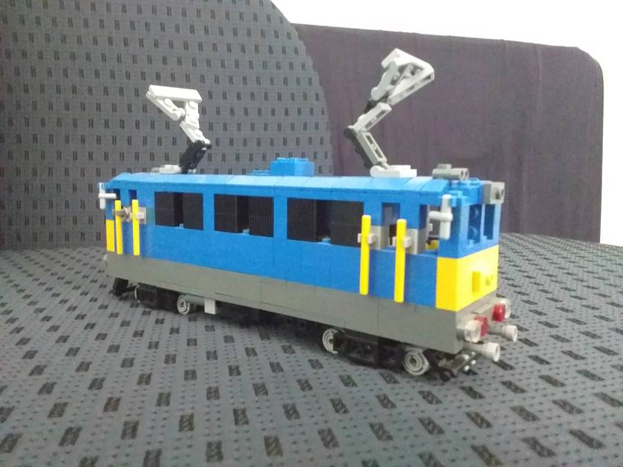 V43 mozdony 