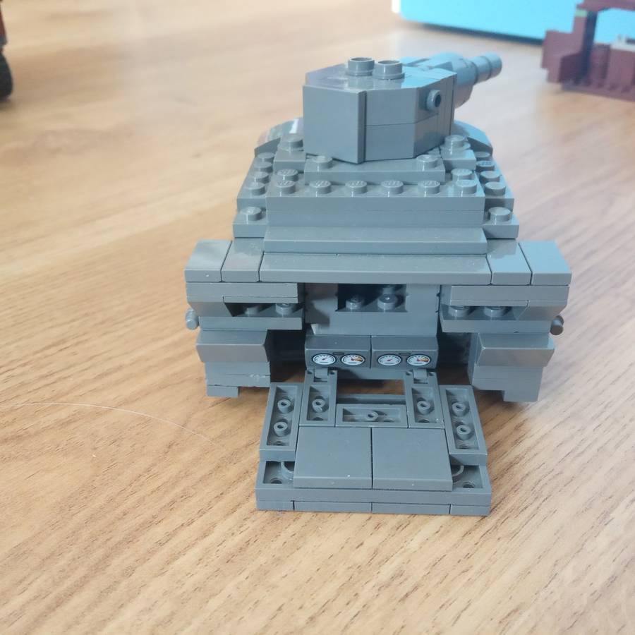 barikád, tank és teherautó