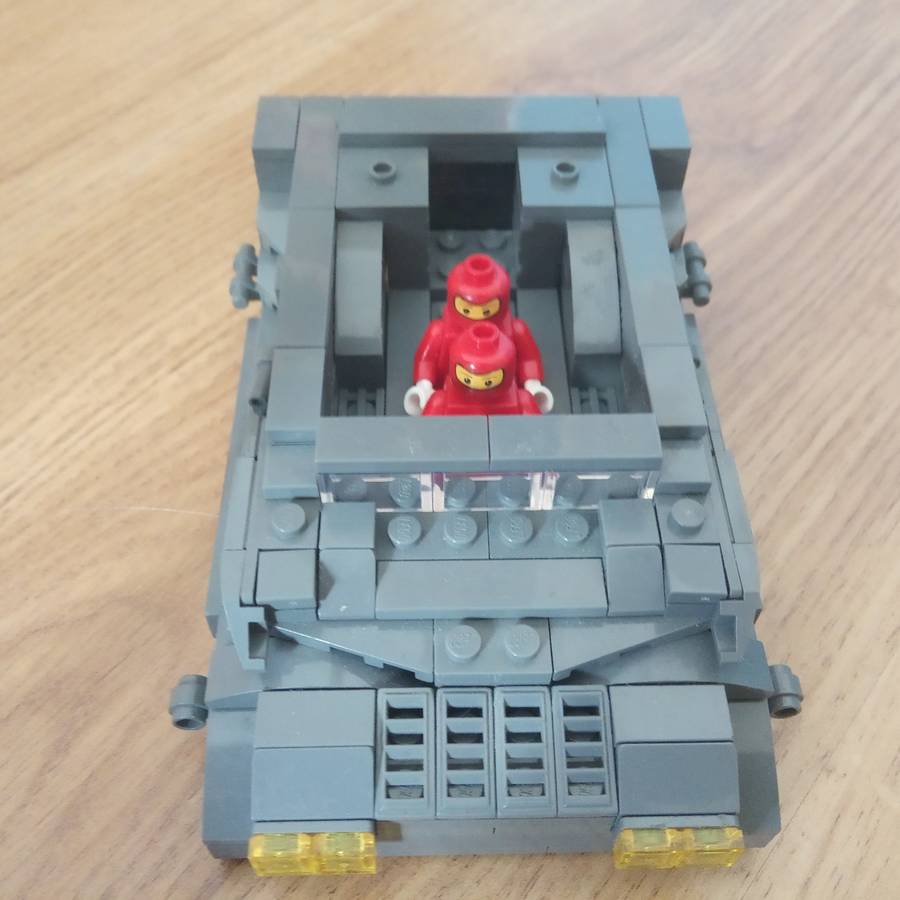 barikád, tank és teherautó