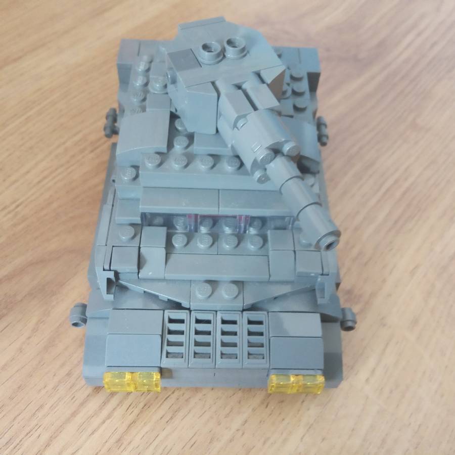 barikád, tank és teherautó