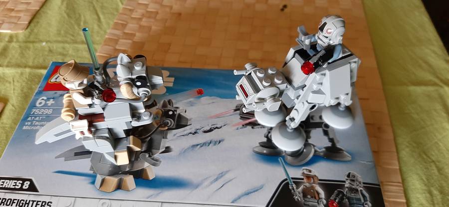 AT-AT vs Tauntaun