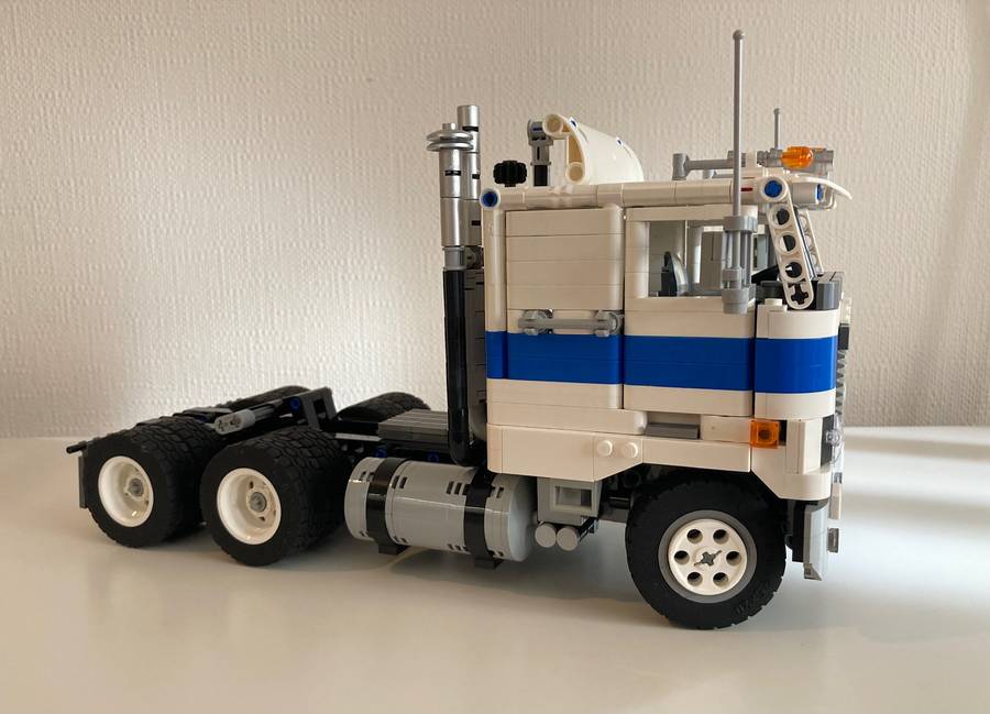 Mack Cruiseliner