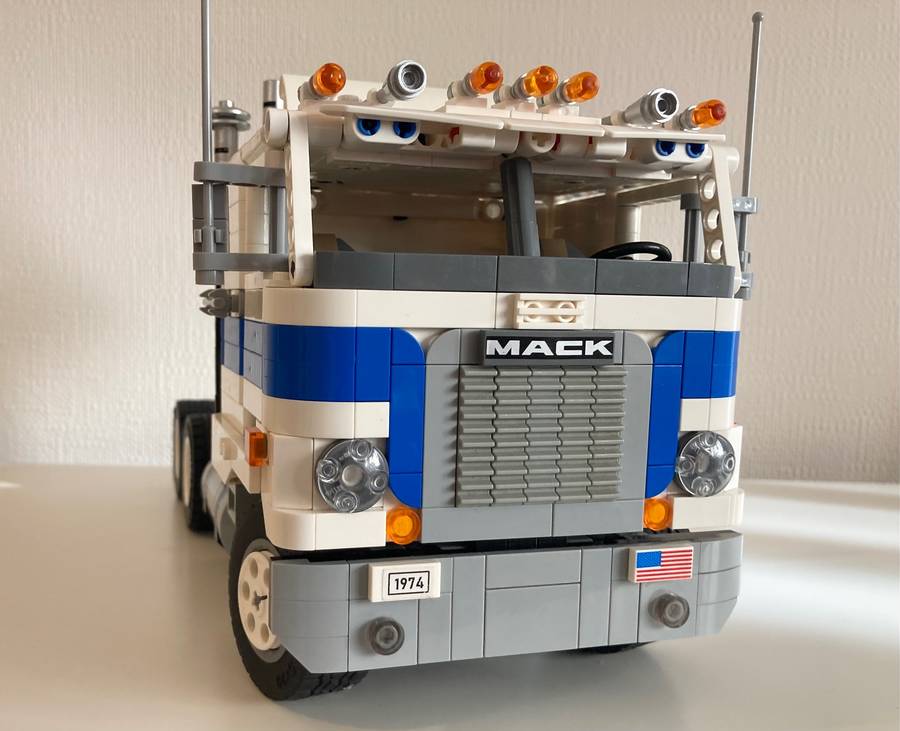 Mack Cruiseliner
