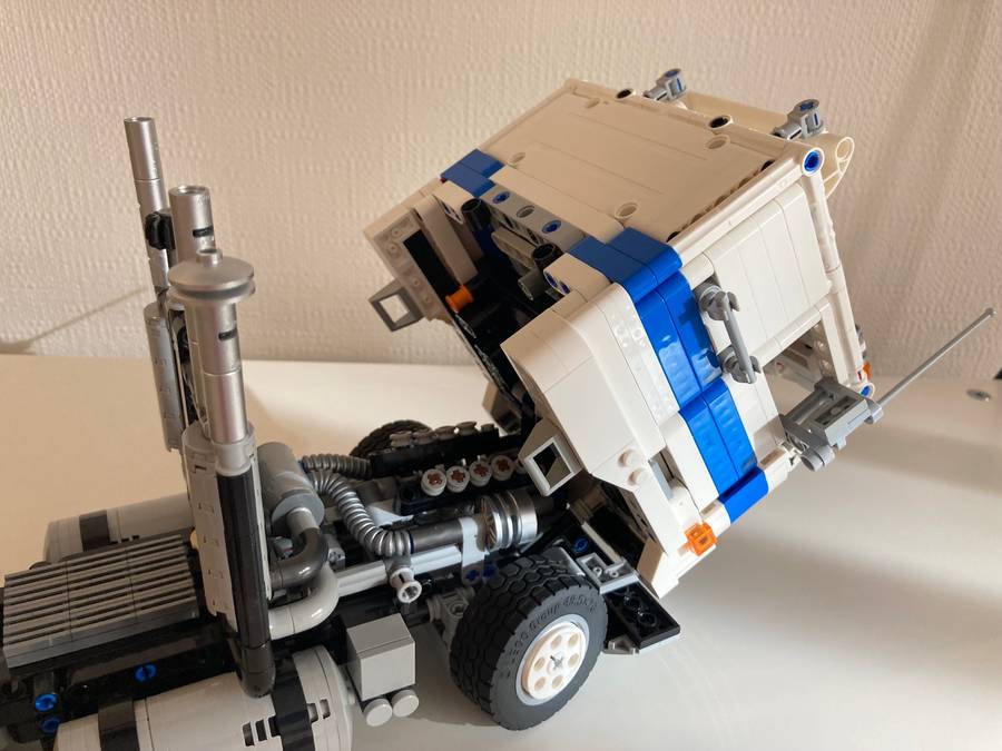Mack Cruiseliner