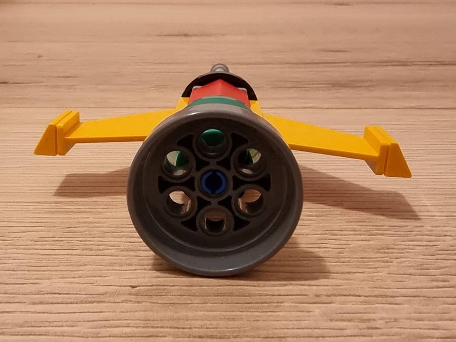 Micro-scale spaceship