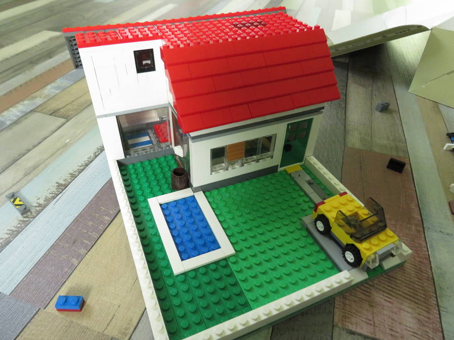 Nyári vasárnap délután a kertvárosban autómosással, kertészkedéssel