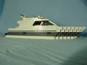 Hatalmas luxusyacht