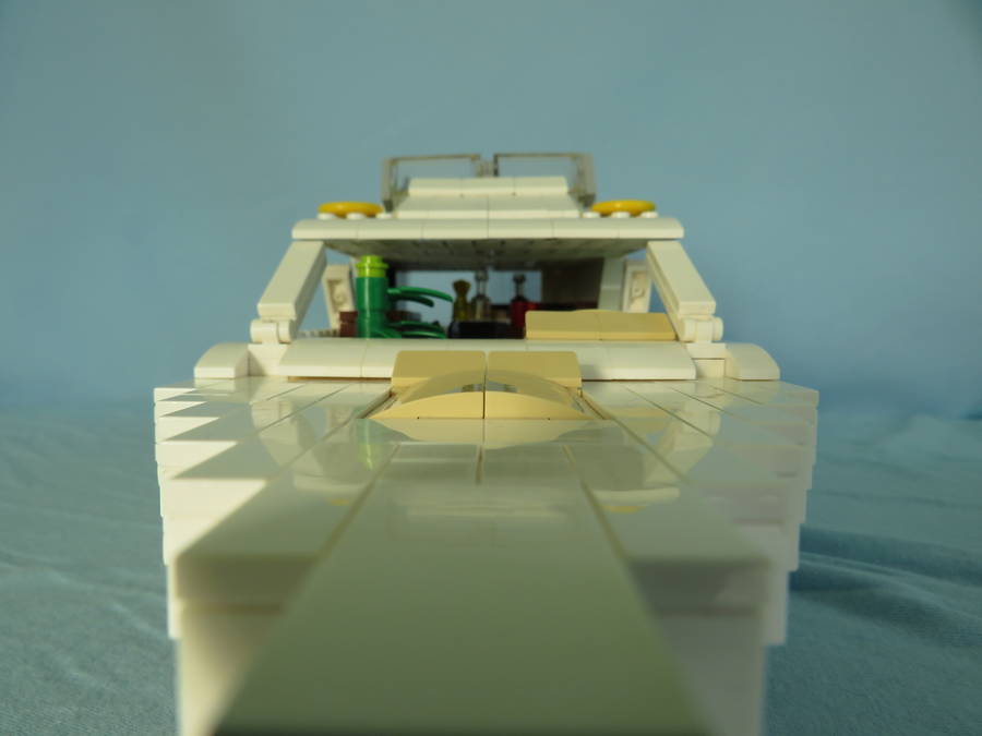 Hatalmas luxusyacht
