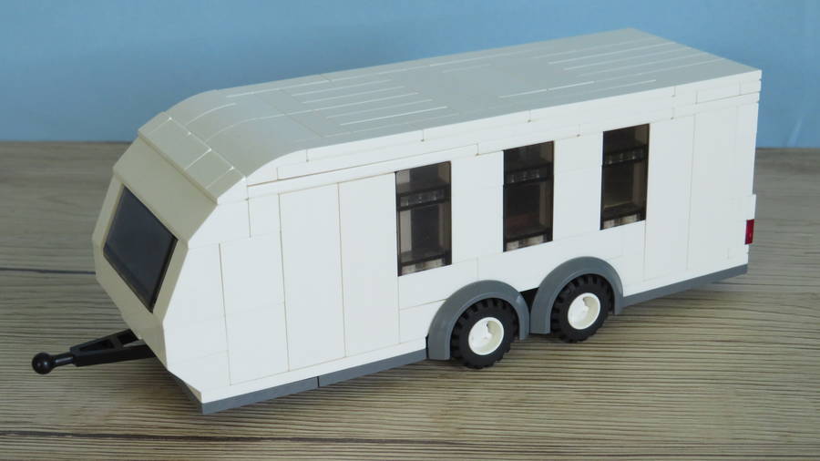 SUV lakókocsival