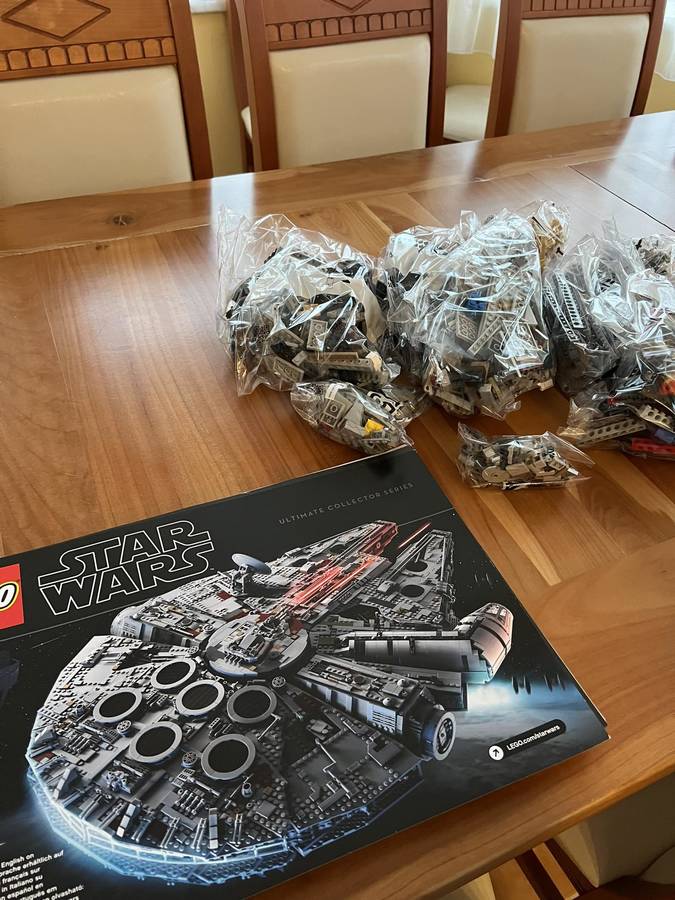 Star Wars Millennium Falcon és birodalmi lépegető