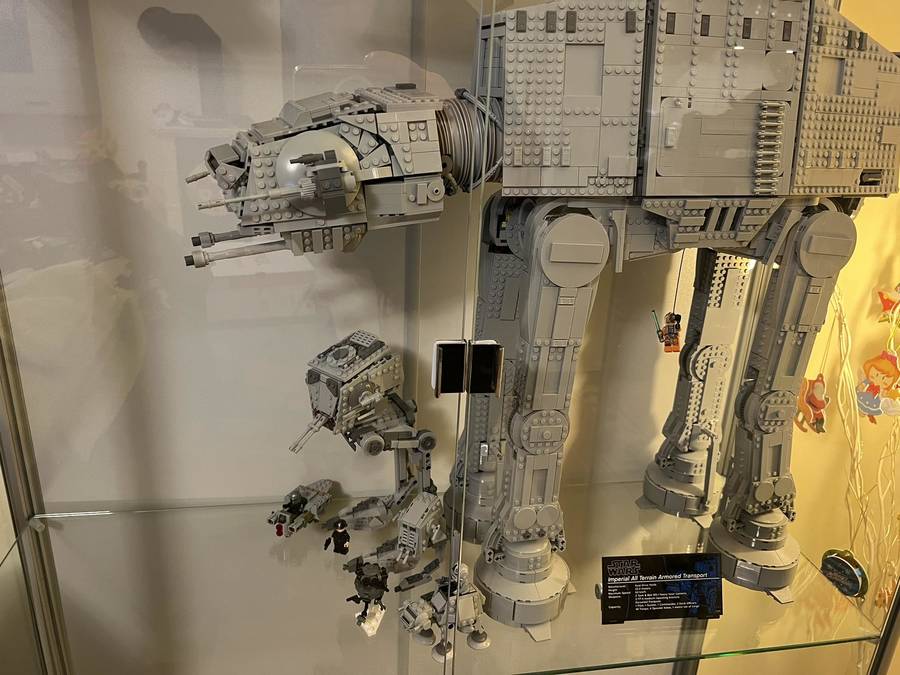 Star Wars Millennium Falcon és birodalmi lépegető