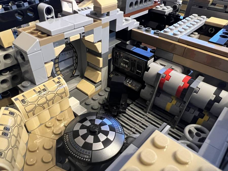 Star Wars Millennium Falcon és birodalmi lépegető