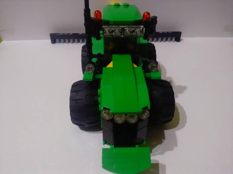 Zúg a traktor...