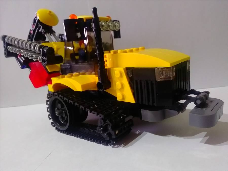 Zúg a traktor...