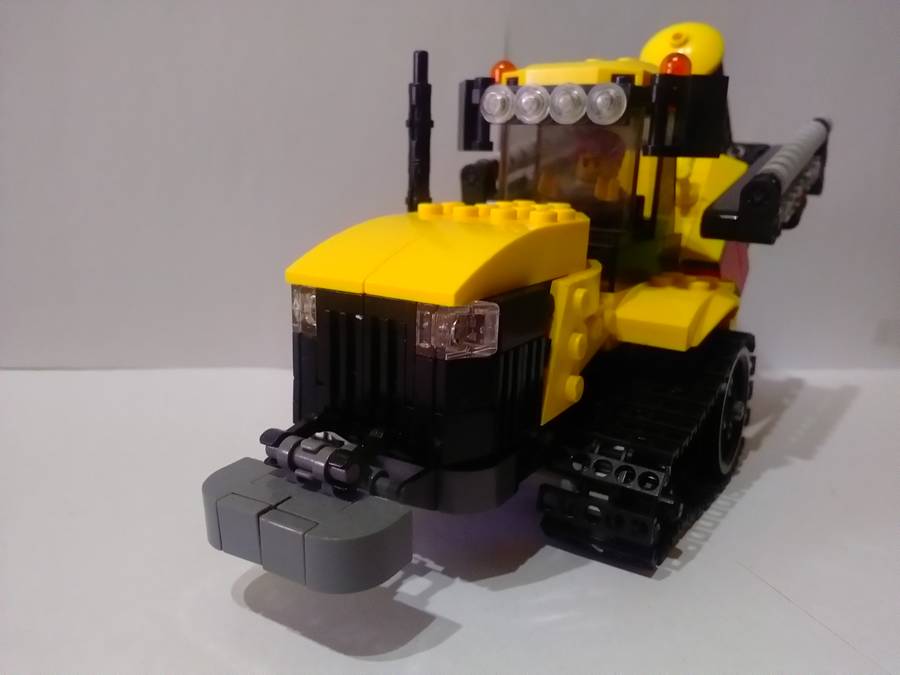 Zúg a traktor...