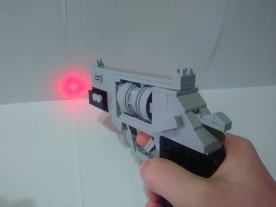 Élethű Katonai Revolver