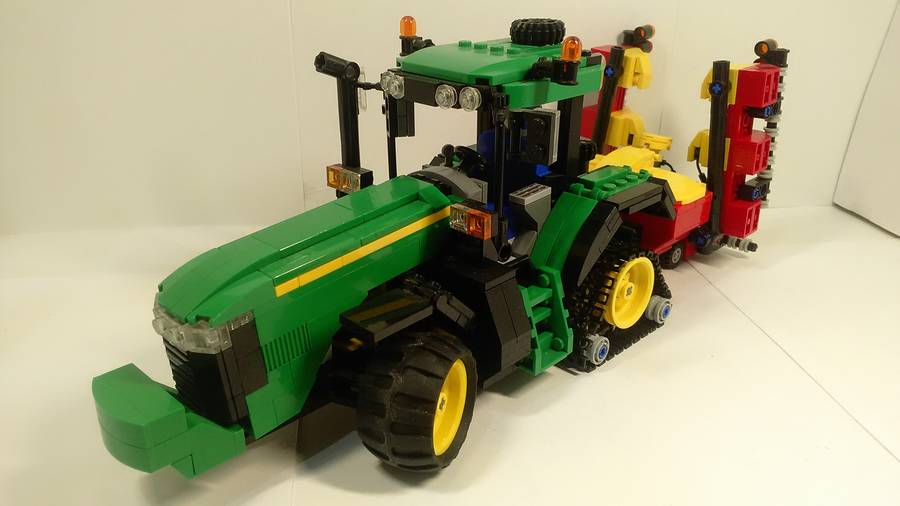 John Deere traktor vetőgéppel
