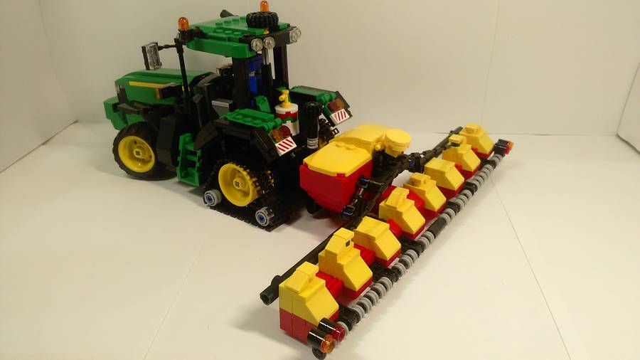 John Deere traktor vetőgéppel