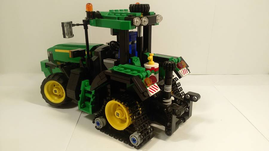 John Deere traktor vetőgéppel