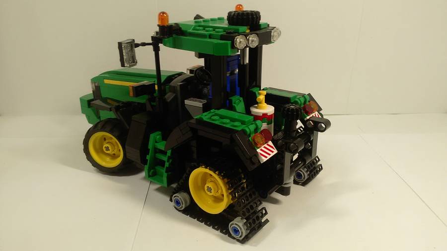 John Deere traktor vetőgéppel