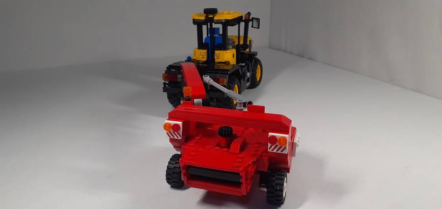 JCB Fastrac 4220 kellékekkel