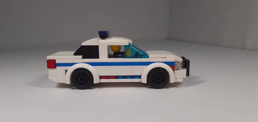 Ford Transit és Crown Vic.