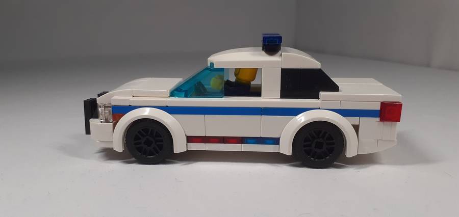 Ford Transit és Crown Vic.