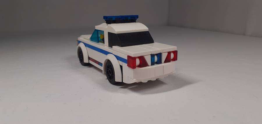 Ford Transit és Crown Vic.