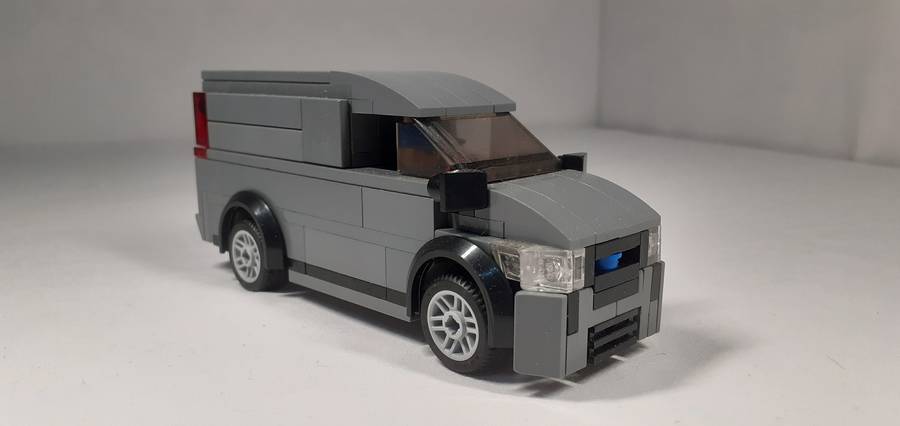 Ford Transit és Crown Vic.
