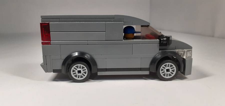 Ford Transit és Crown Vic.