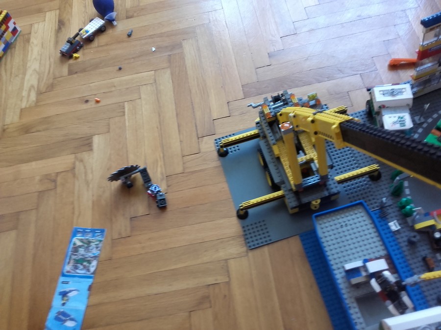 Mozgalmas élet Lego City kikötőjében