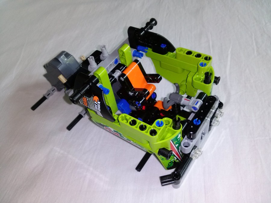 LEGO Versenykamion
