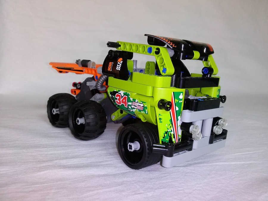 LEGO Versenykamion