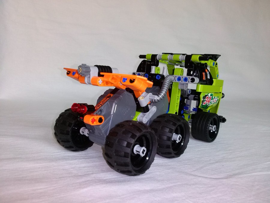 LEGO Versenykamion