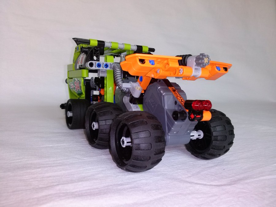 LEGO Versenykamion