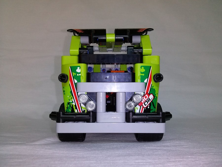 LEGO Versenykamion