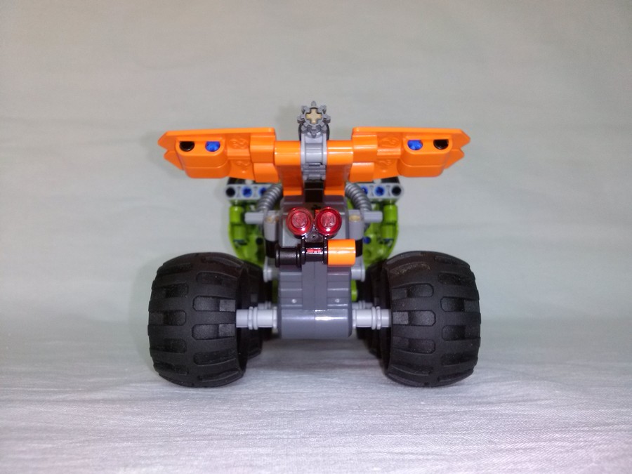 LEGO Versenykamion