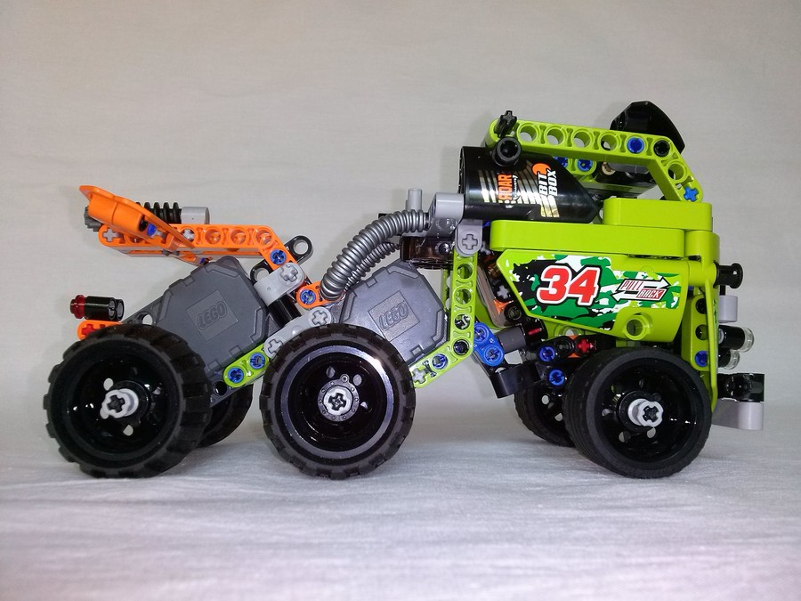 LEGO Versenykamion